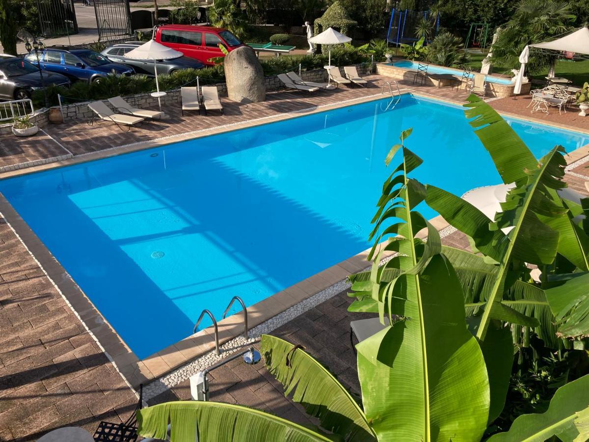 Aparthotel Residenza Le Due Torri Riva del Garda Exterior foto