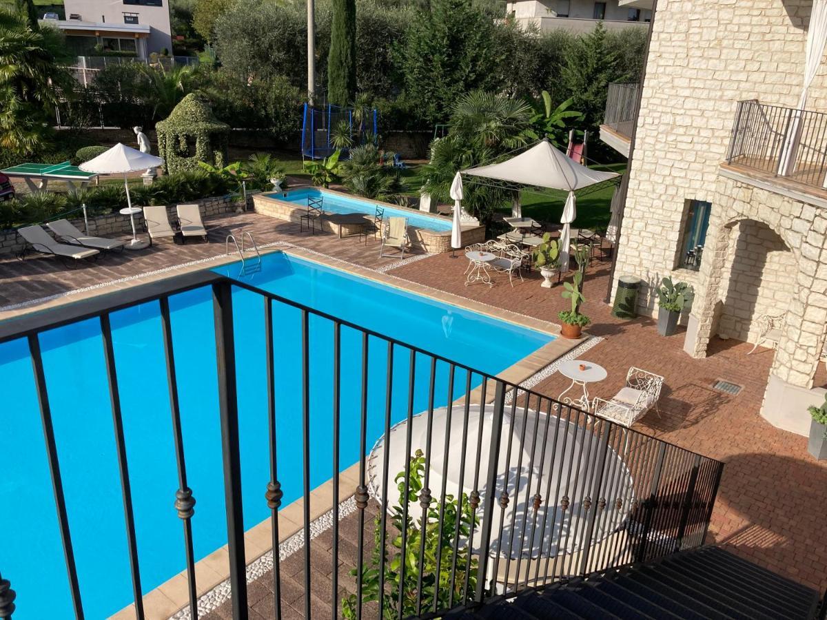 Aparthotel Residenza Le Due Torri Riva del Garda Exterior foto
