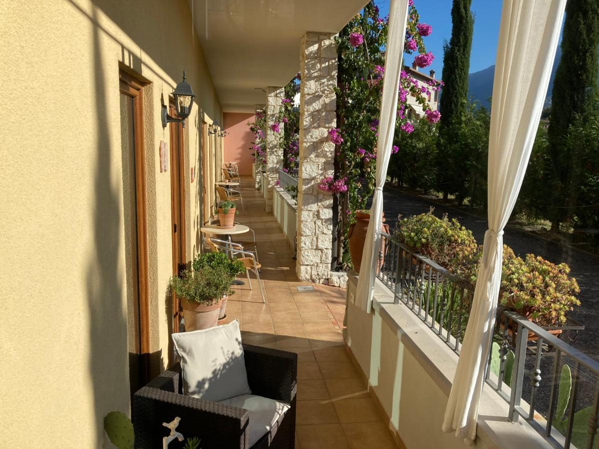Aparthotel Residenza Le Due Torri Riva del Garda Exterior foto