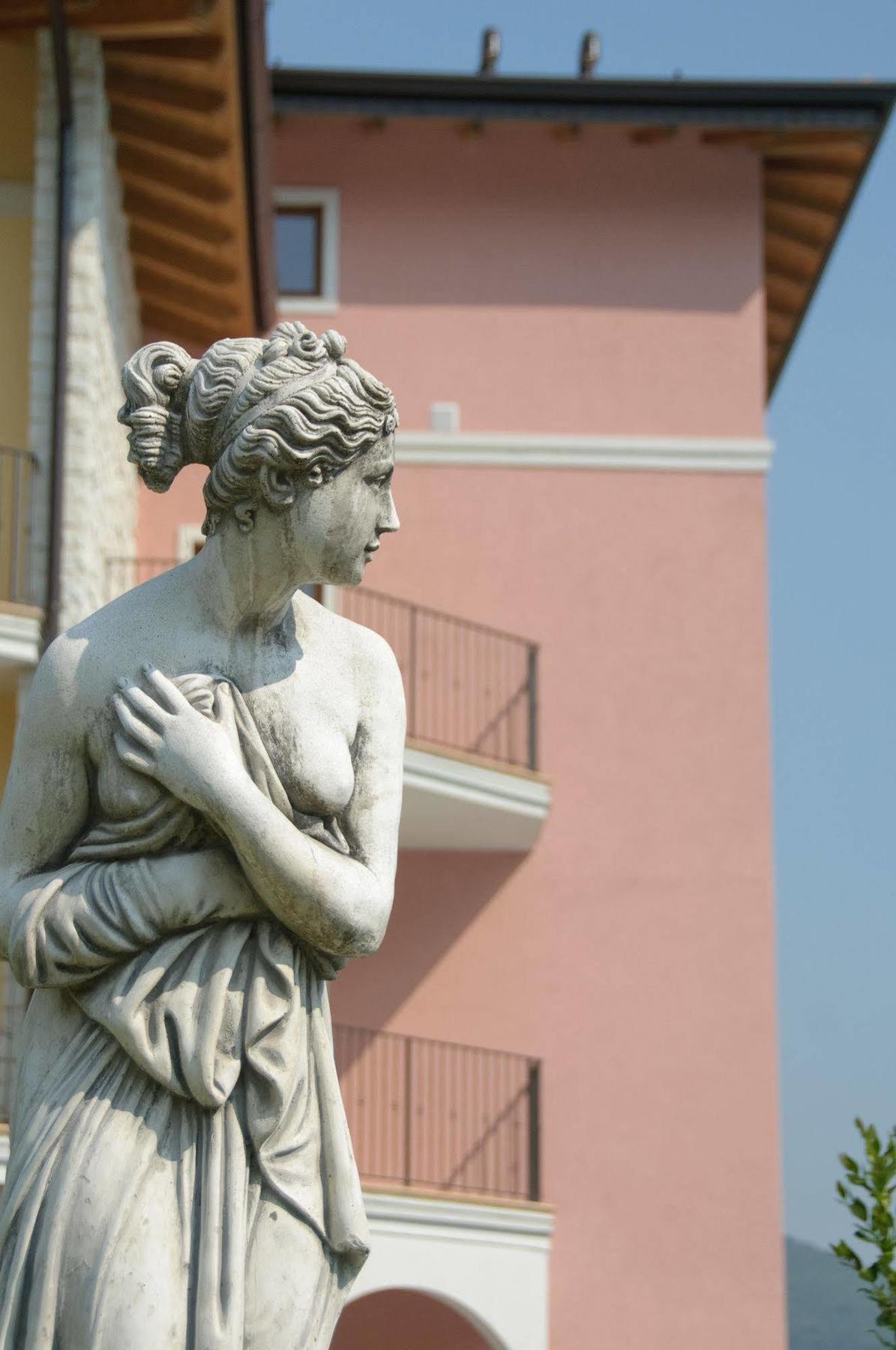 Aparthotel Residenza Le Due Torri Riva del Garda Exterior foto